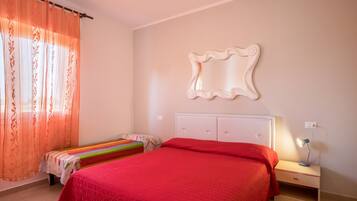 1 bedroom, bed sheets