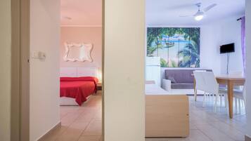 1 bedroom, bed sheets