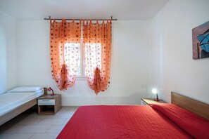 1 bedroom, bed sheets