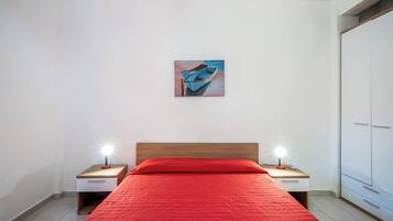 1 bedroom, bed sheets