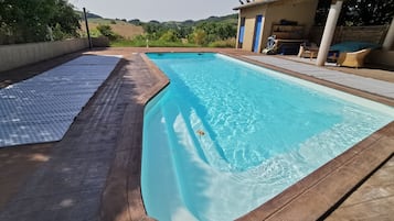 Seasonal outdoor pool, free pool cabanas, pool loungers