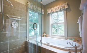 House, 5 Bedrooms | Bathroom | Towels - Parkside Place by Lucky Savannah (Savannah)