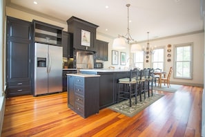 House, 5 Bedrooms | Private kitchen