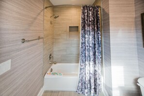 House, 1 Bedroom | Bathroom - Lady Liberty Carriage House by Lucky Savannah (Savannah)