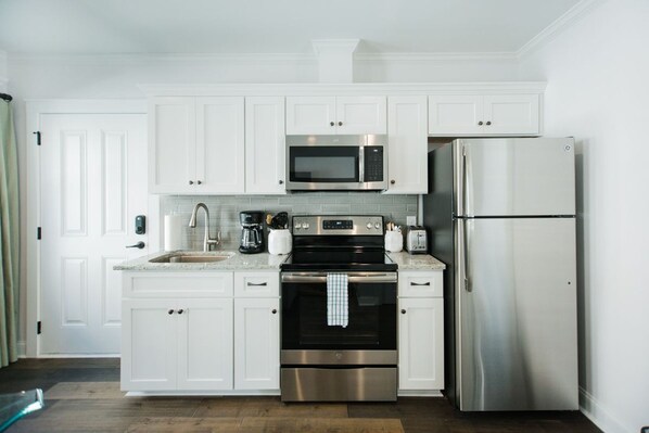 House, 1 Bedroom | Private kitchen