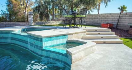Dazzling 5 BR- 5 miles to LV Strip w Pool