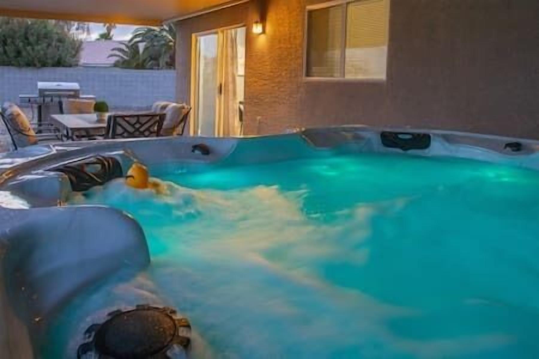 ❤️Pristine Retreat - Chic 3 BR Home w Spa & Golf