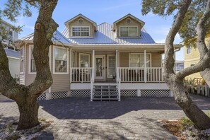 House, 3 Bedrooms | Exterior