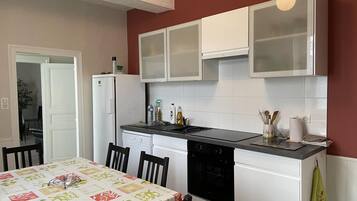 Fridge, microwave, dishwasher