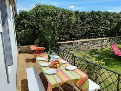 Renovated old house, terrace and garden in Taxat-Senat