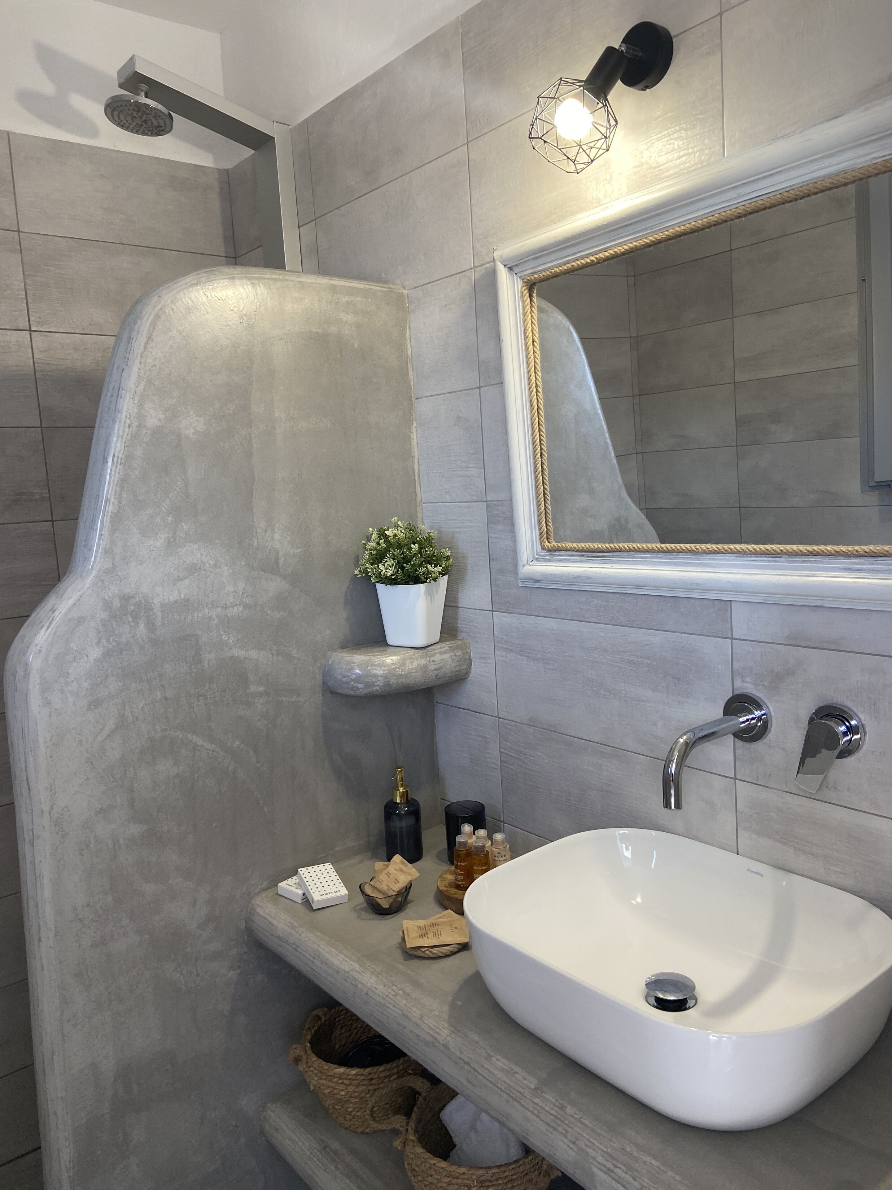 honeymoon suite, oceanfront | bathroom | hydromassage showerhead, designer toiletries, hair dryer, dressing gowns