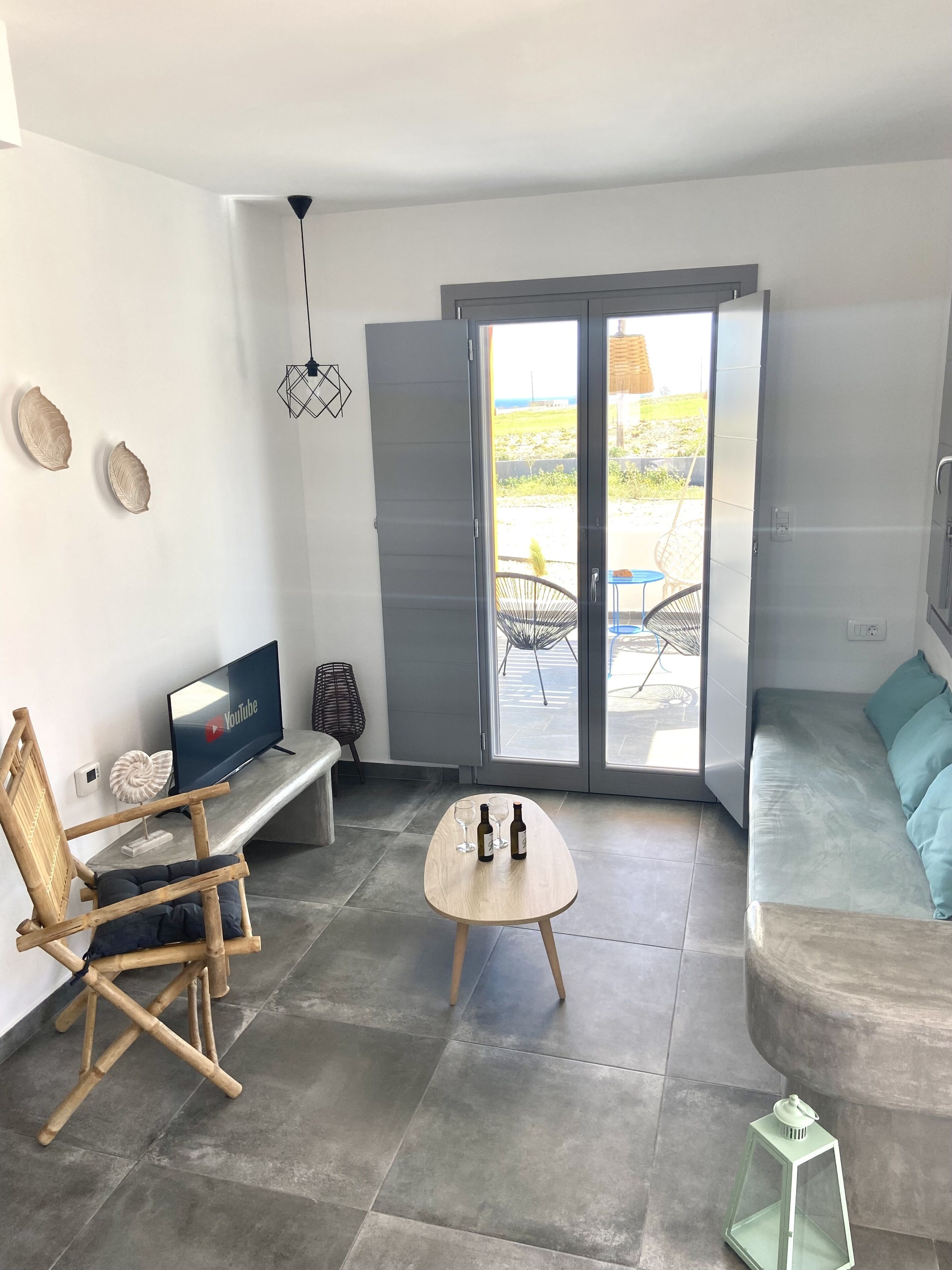 luxury suite, sea view | living area | 32-inch smart tv with satellite channels, tv