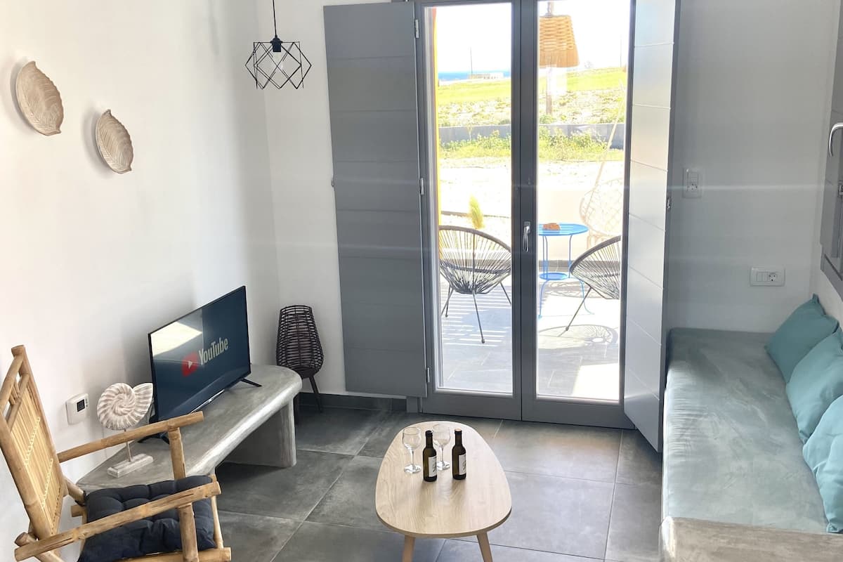 luxury suite, sea view | living area | 32-inch smart tv with satellite channels, tv