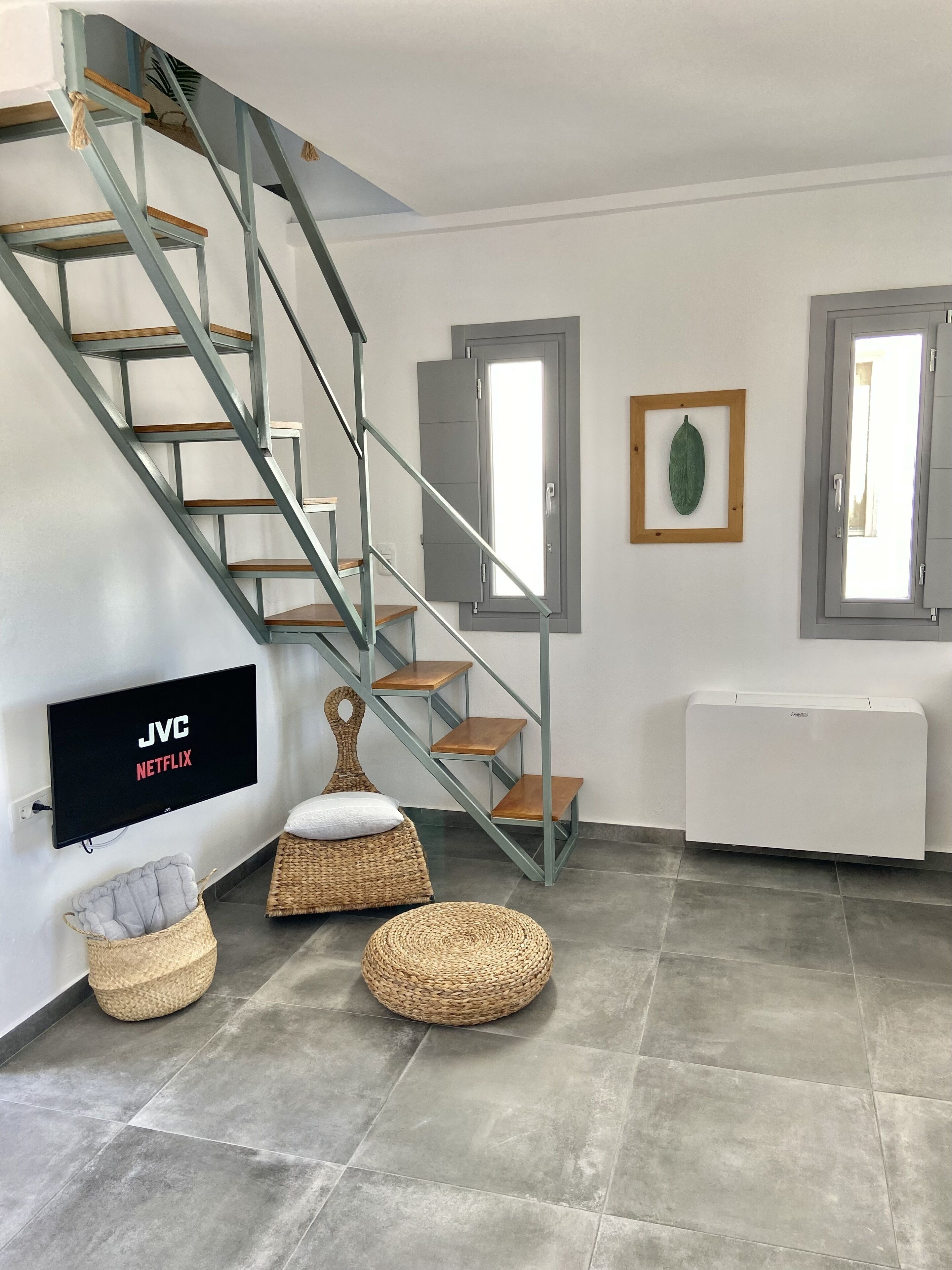 honeymoon suite, oceanfront | living area | 32-inch smart tv with satellite channels, tv