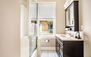 Bathroom - The Monty by Lucky Savannah (Savannah)