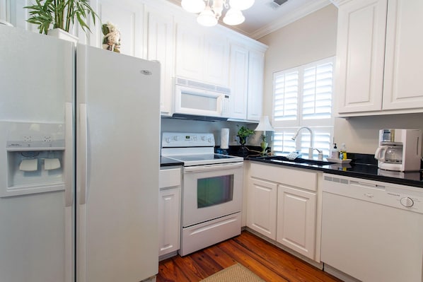 House, 1 Bedroom | Private kitchen