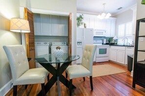 House, 1 Bedroom | Private kitchen