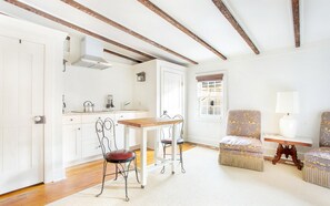 Appart'hôtel, 1 grand lit | Salle de séjour