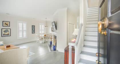 Huntingdon Getaway by Lucky Savannah