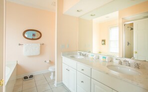 Stadtwohnung, 3 Schlafzimmer | Badezimmer | Handtücher