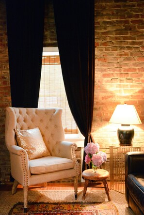 Interior - Sycamore Carriage House by Lucky Savannah (Savannah)