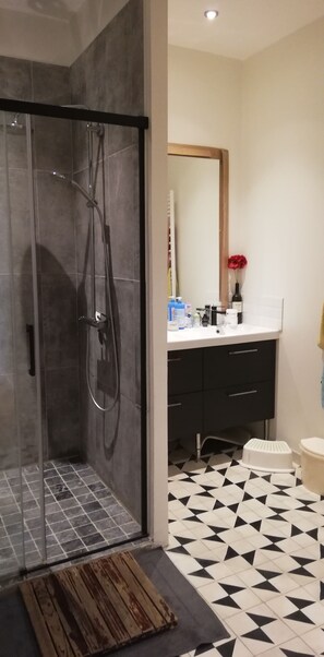 Een bad/douchecombinatie