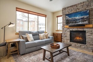 TV, fireplace