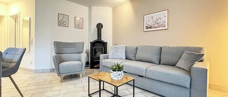 TV, caminetto, impianto stereo