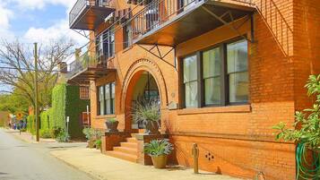 Condo, 2 Bedrooms | Bahagian luar