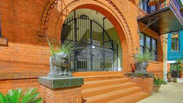 Condo, 2 Bedrooms | Bahagian luar