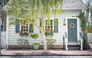 المنشأة من الخارج