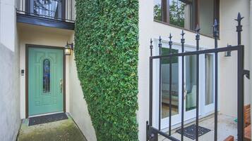 Pintu masuk hartanah