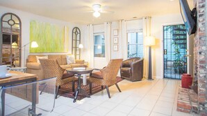 Living room - Traveler's Escape by Lucky Savannah (Savannah)