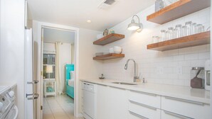 Private kitchen - Traveler's Escape by Lucky Savannah (Savannah)