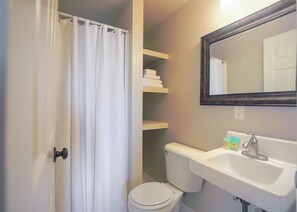Condo, 1 Bedroom | Bathroom | Towels - Sparrow's Nest by Lucky Savannah (Savannah)