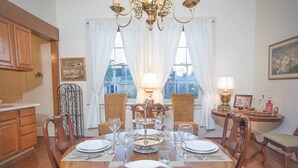 Private kitchen - Wilkes Three by Lucky Savannah (Savannah)