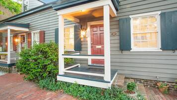 House, 2 Bedrooms | Exterior
