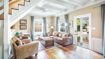 House, 2 Bedrooms | Living room