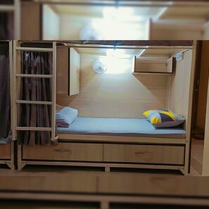 Basic Shared Dormitory, Mixed Dorm - Abuzz Oxfordcaps Shimla - Hostel (Shimla)