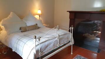 4 Schlafzimmer, Schreibtisch, Bügeleisen/Bügelbrett, Reisekinderbett
