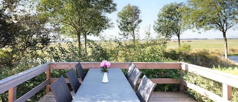 تناول الطعام بالخارج