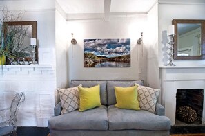 House, 2 Bedrooms | Living room - 24E Jones Cottage by Lucky Savannah (Savannah)