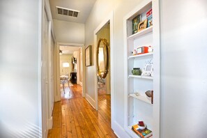 House, 2 Bedrooms | 2 bedrooms - 24E Jones Cottage by Lucky Savannah (Savannah)