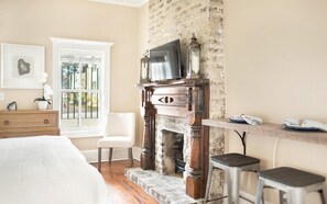 Interior - Broughton Estate Cottage by Lucky Savannah (Savannah)