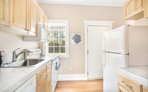 Condo, 1 Queen Bed | Private kitchen - Broughton Estate Cottage by Lucky Savannah (Savannah)
