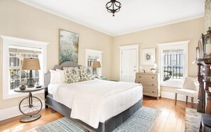 Condo, 1 Queen Bed - Broughton Estate Cottage by Lucky Savannah (Savannah)