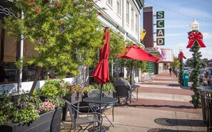 Condo, 2 Bedrooms | Property grounds - Lucky Lincoln by Lucky Savannah (Savannah)