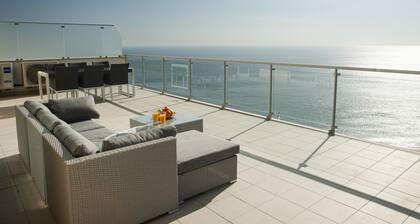 Stunning sea view apartment, great terrace and pool