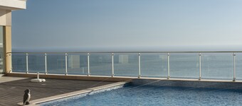 Stunning sea view apartment, great terrace and pool