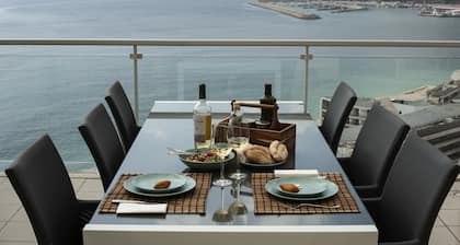 Stunning sea view apartment, great terrace and pool